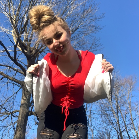 Meet your Posher, Hannah - Picture 3 of 4